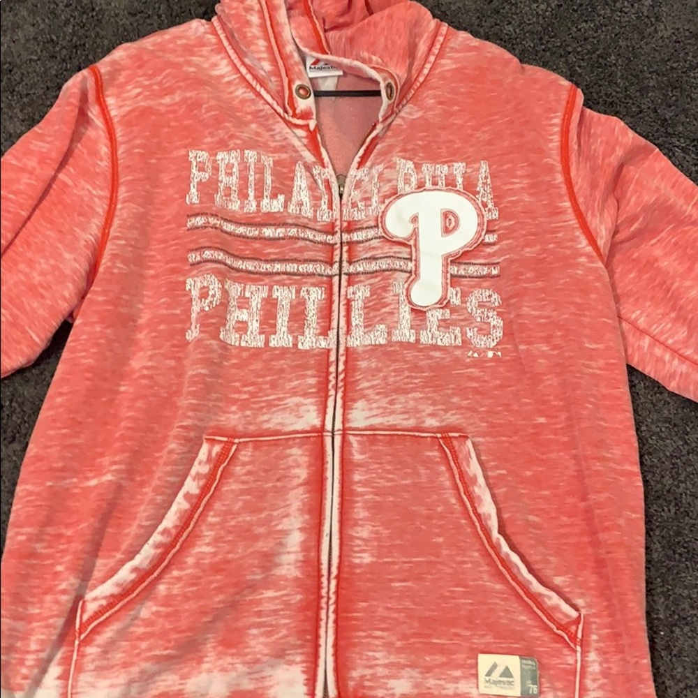 Phillies zip up